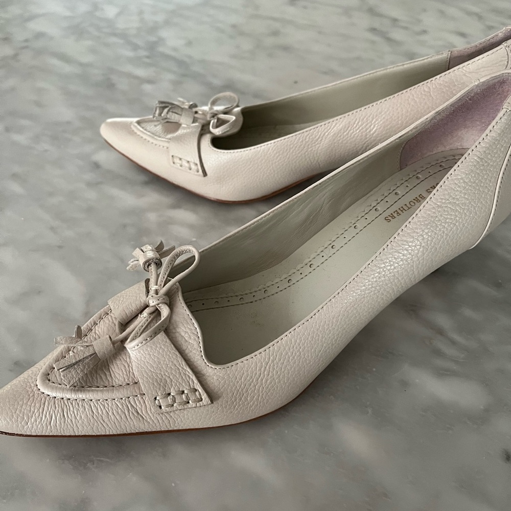 Brooks Brothers off white leather tassel pump.